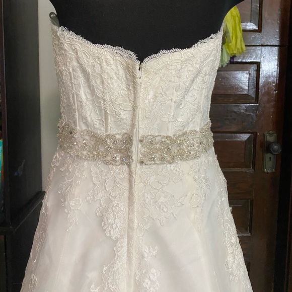 Impression Bridal Gown Size 12. NWT - Picture 6 of 9